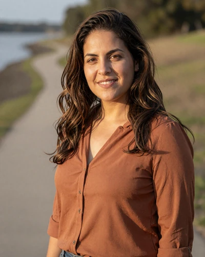 Daniela from Pasadena, verified Latina woman seeking CDL truck driver dating in Houston